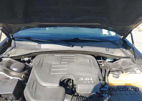 2017 Chrysler 300 Limited Awd z USA, uszkodzony, nr VIN 2C3CCARG8HH512384